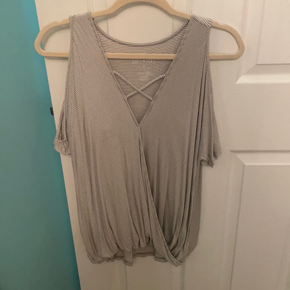 Cut out shoulders short sleeve shirt, soft & sexy
